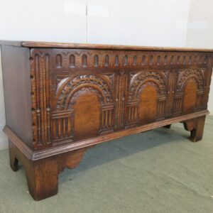 Titchmarsh & Goodwin Oak Kist
